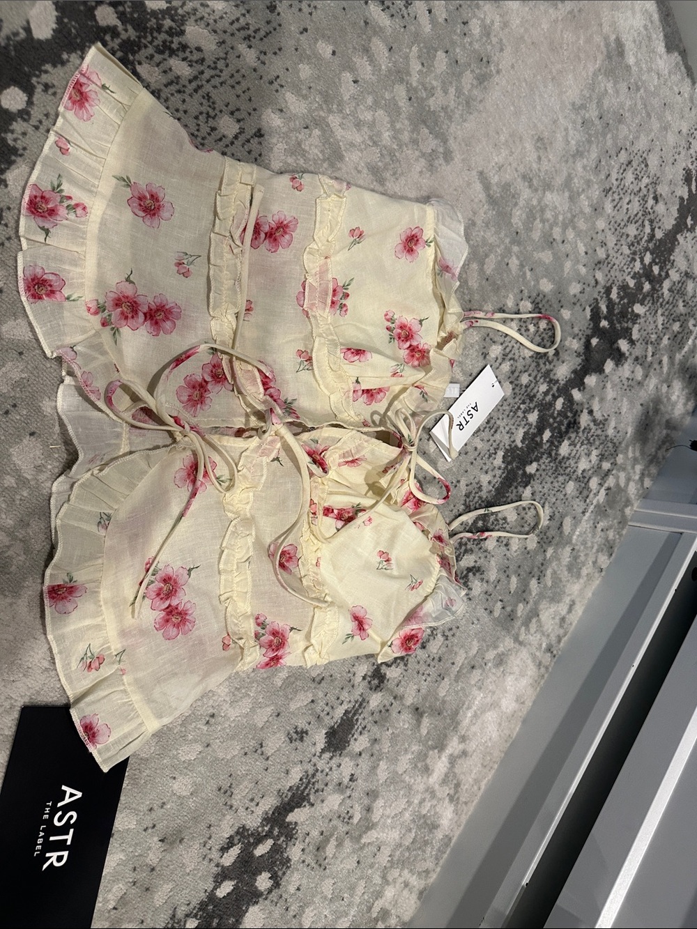 Astr Floral Ruffle Tie-Front Crop Top in Pale Yellow with Pink Flowers